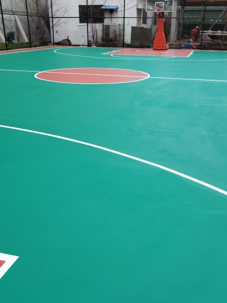 饶河 球场长期使用易出现地面开裂